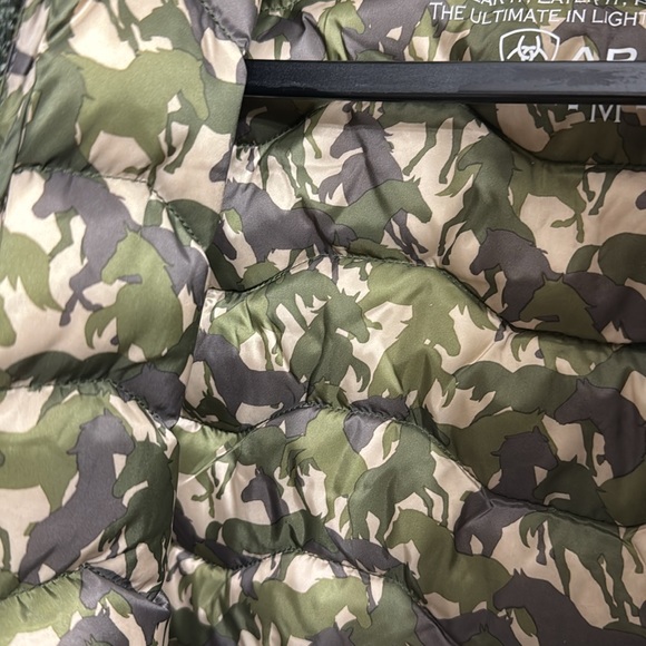 Womens Ariat Vest - Picture 3 of 5